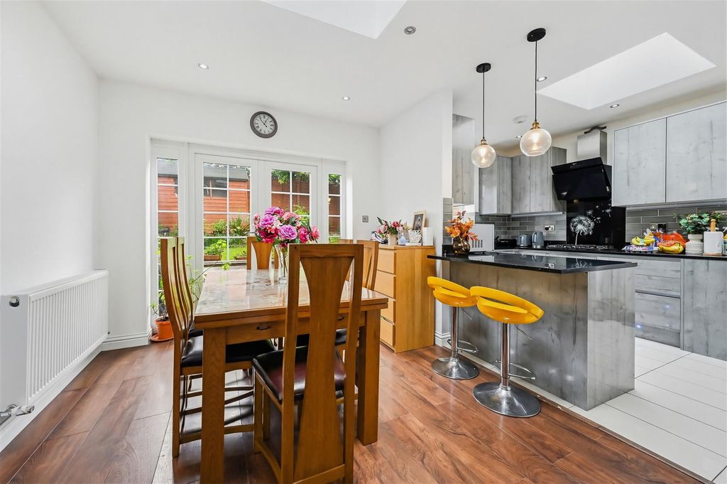 Property photo 1 of 12 Garendon Road (2).Jpg