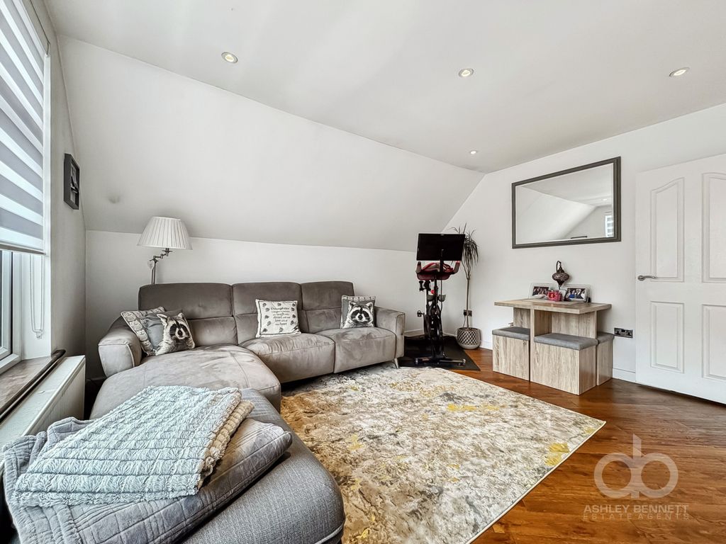 Property photo 3 of 9 02