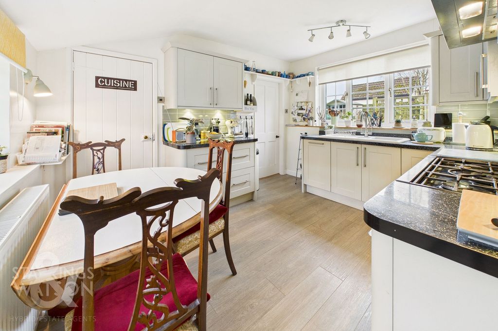 Property photo 3 of 23