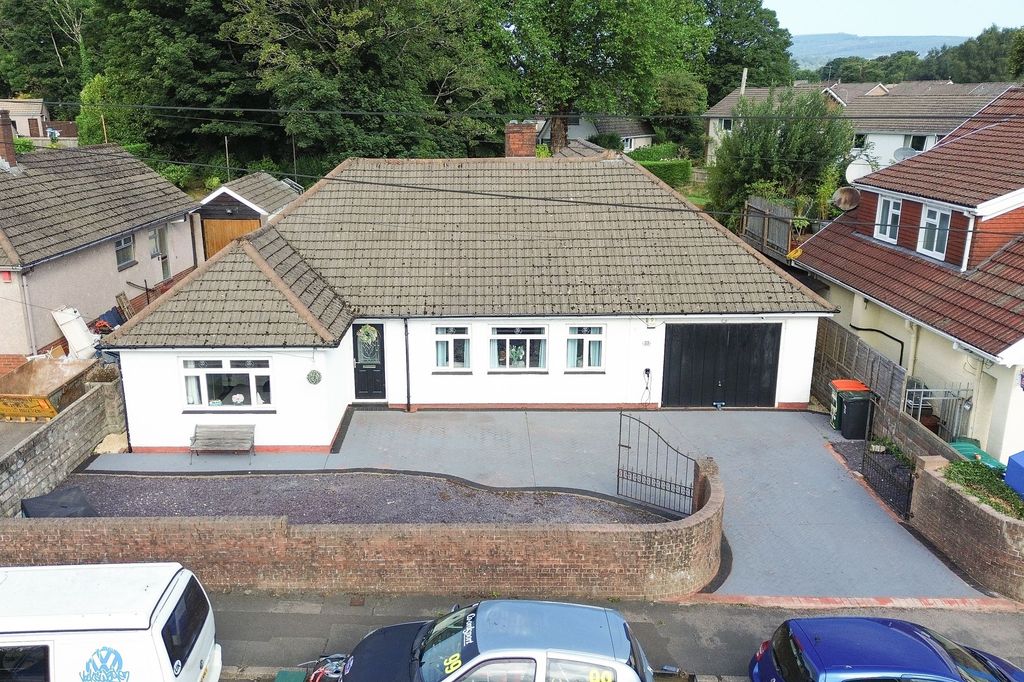 Property photo 1 of 28