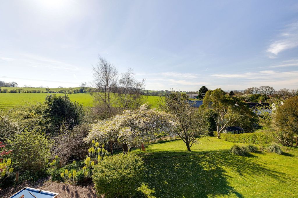 Property photo 3 of 37