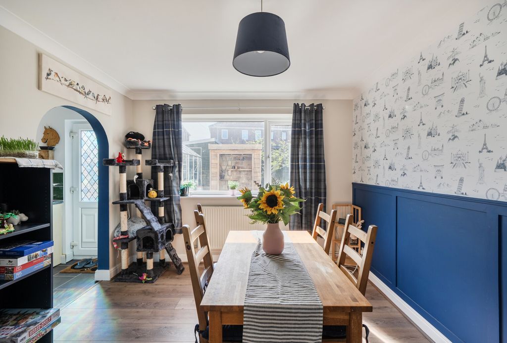 Property photo 3 of 18 1439056-10-69d631...