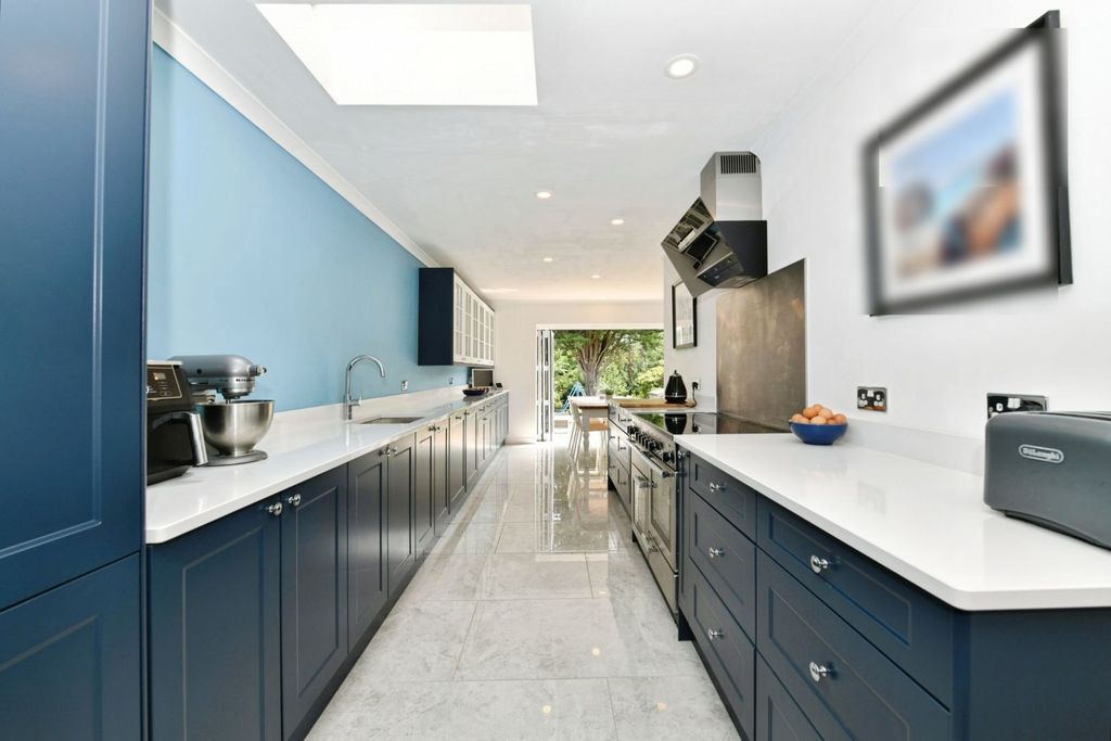 Property photo 2 of 34