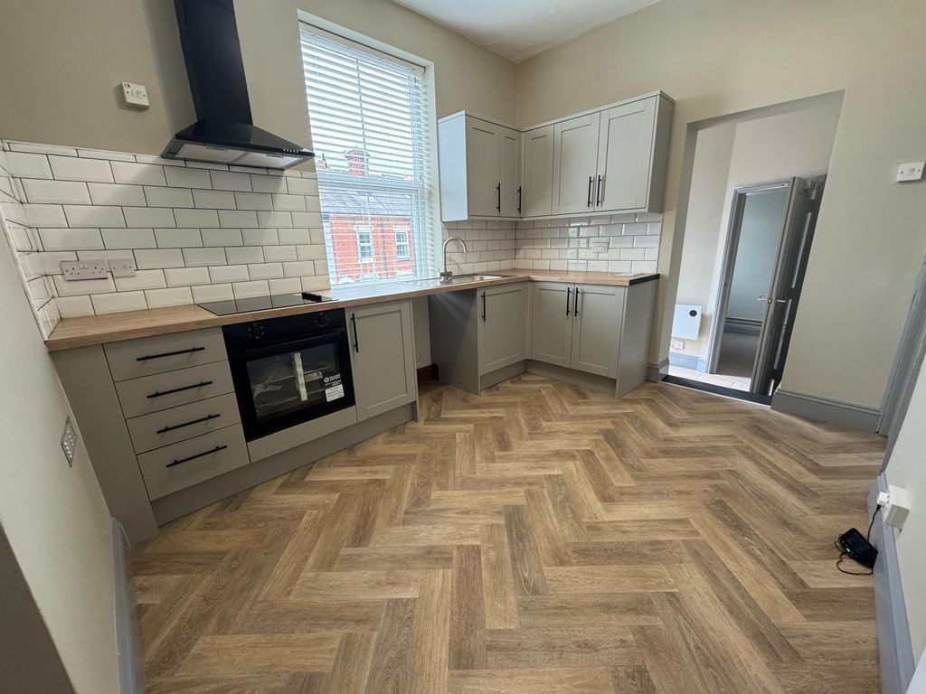 Property photo 2 of 12 Image