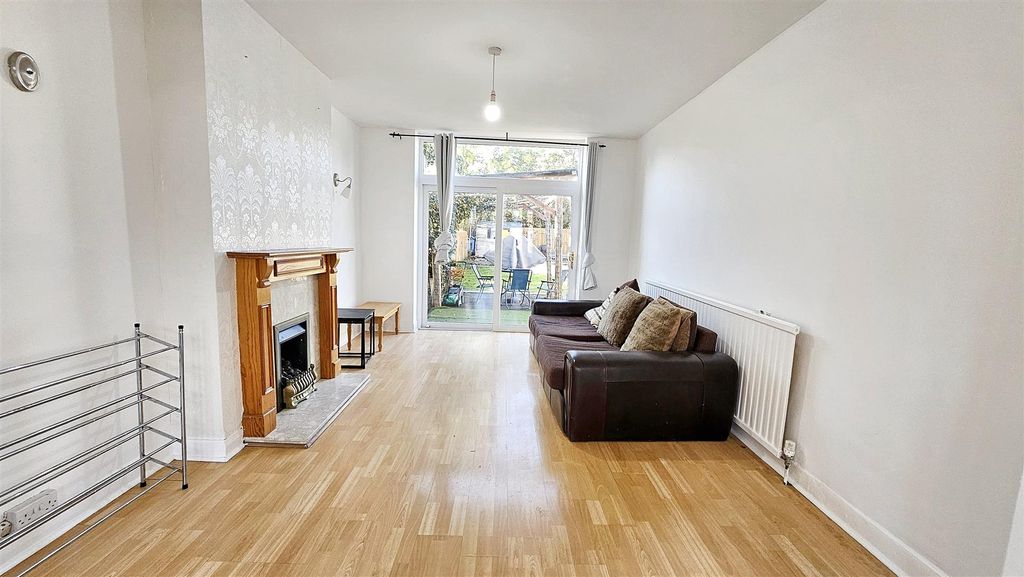 Property photo 3 of 16 20250930_102639.Jpg