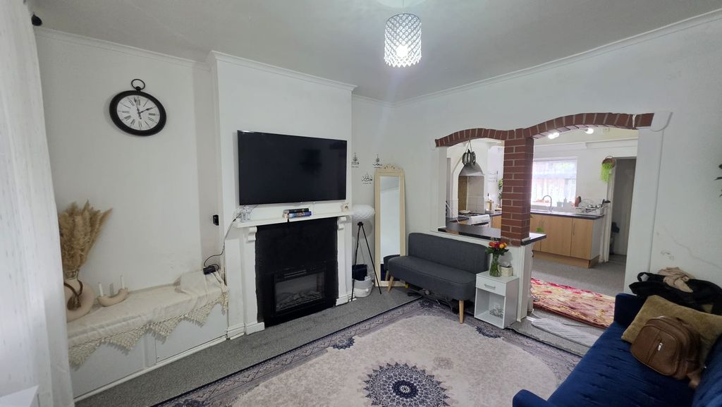 Property photo 2 of 18