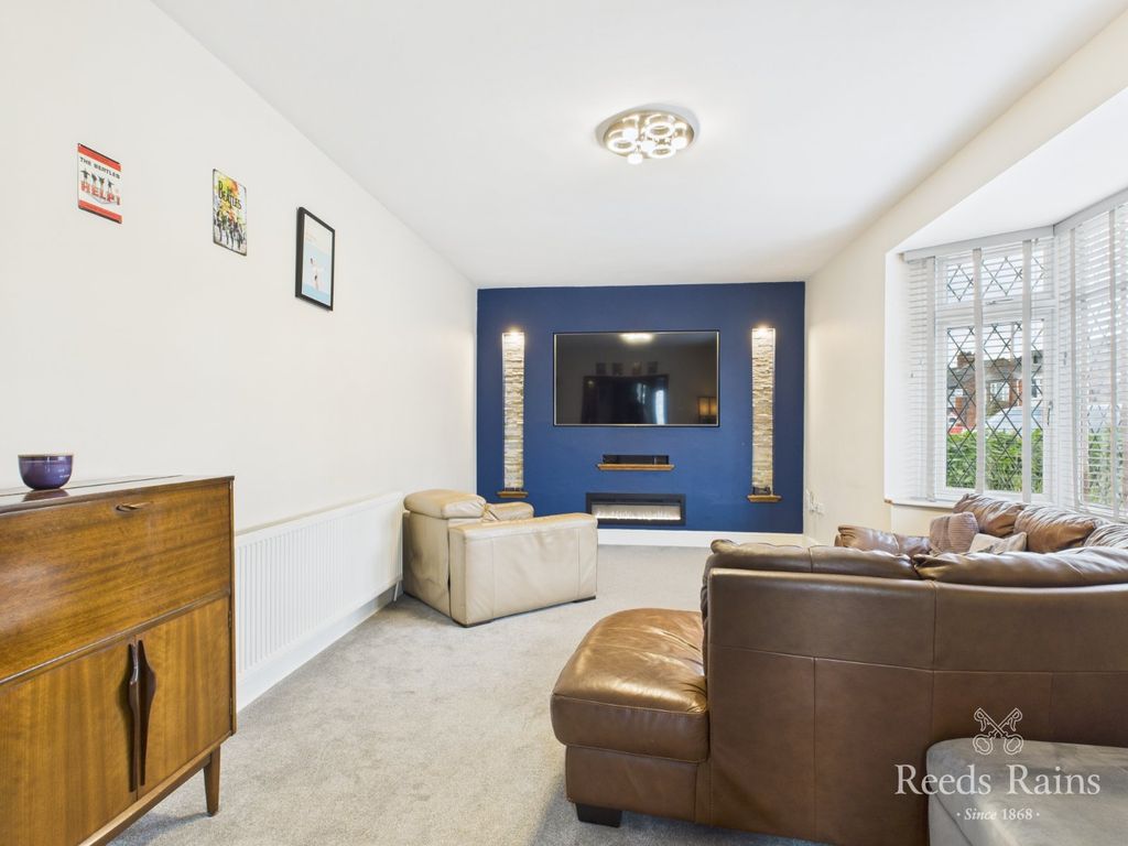 Property photo 3 of 35 Sitting Room