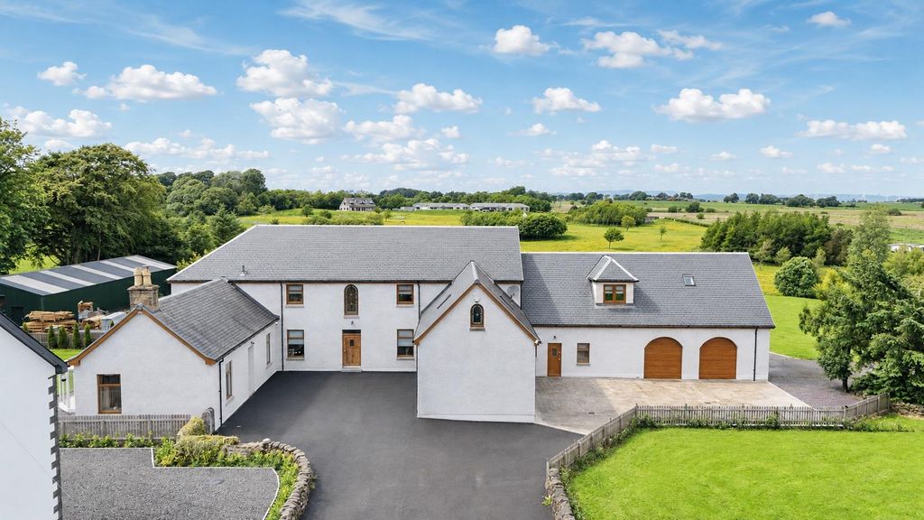 Property photo 1 of 46 Front Drone External