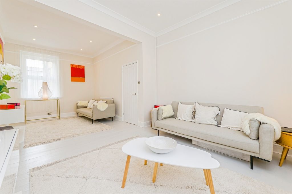 Property photo 3 of 17