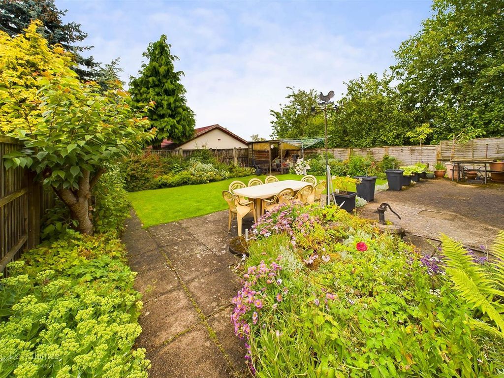 Property photo 2 of 21 Garden