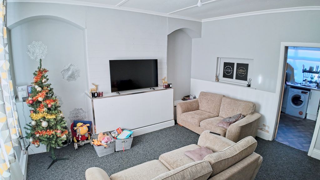 Property photo 2 of 15 Lounge