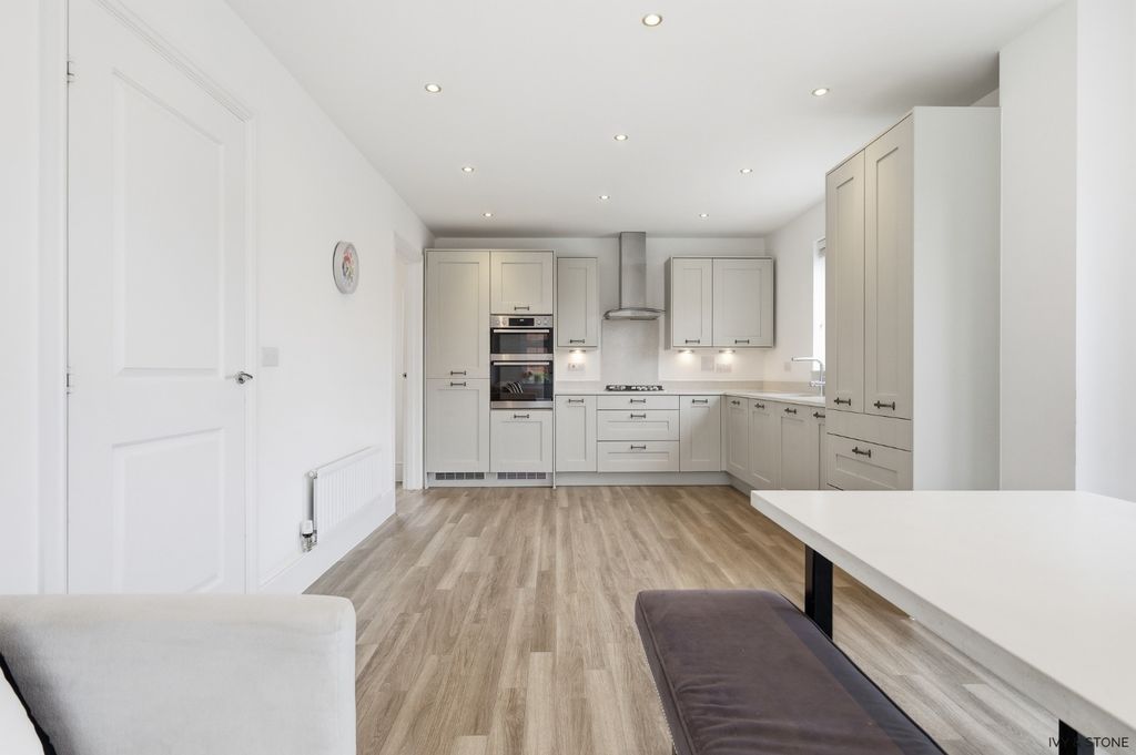 Property photo 3 of 31 4980872