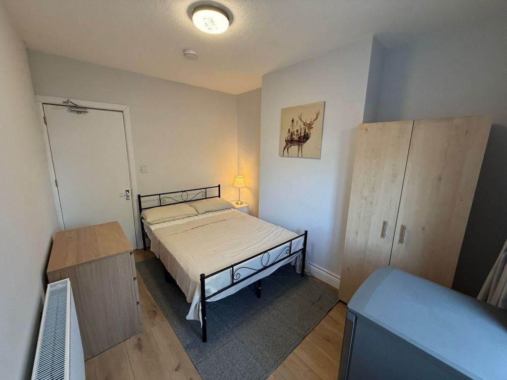 Property photo 2 of 4 Room