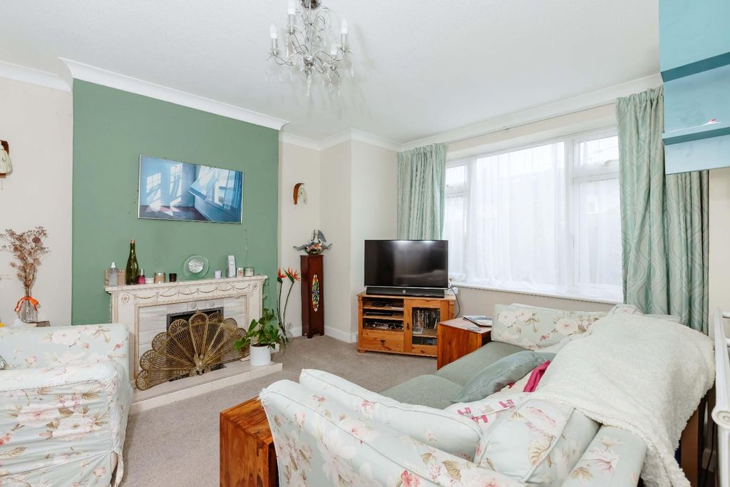 Property photo 3 of 15 Shandon Rd_7.Jpg