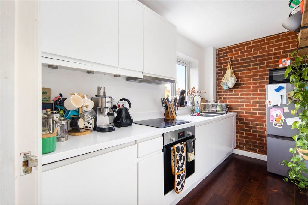 Property photo 3 of 14 Kitchen