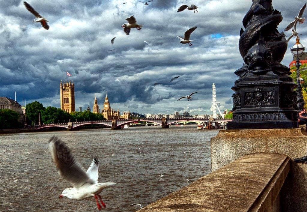 Property photo 3 of 9 River Thames View.Jp