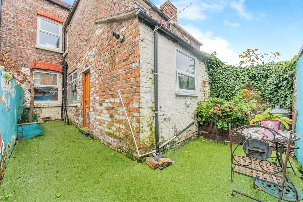 Property photo 2 of 9