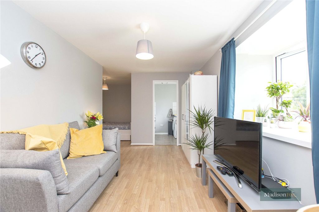 Property photo 1 of 9 Picture No. 11