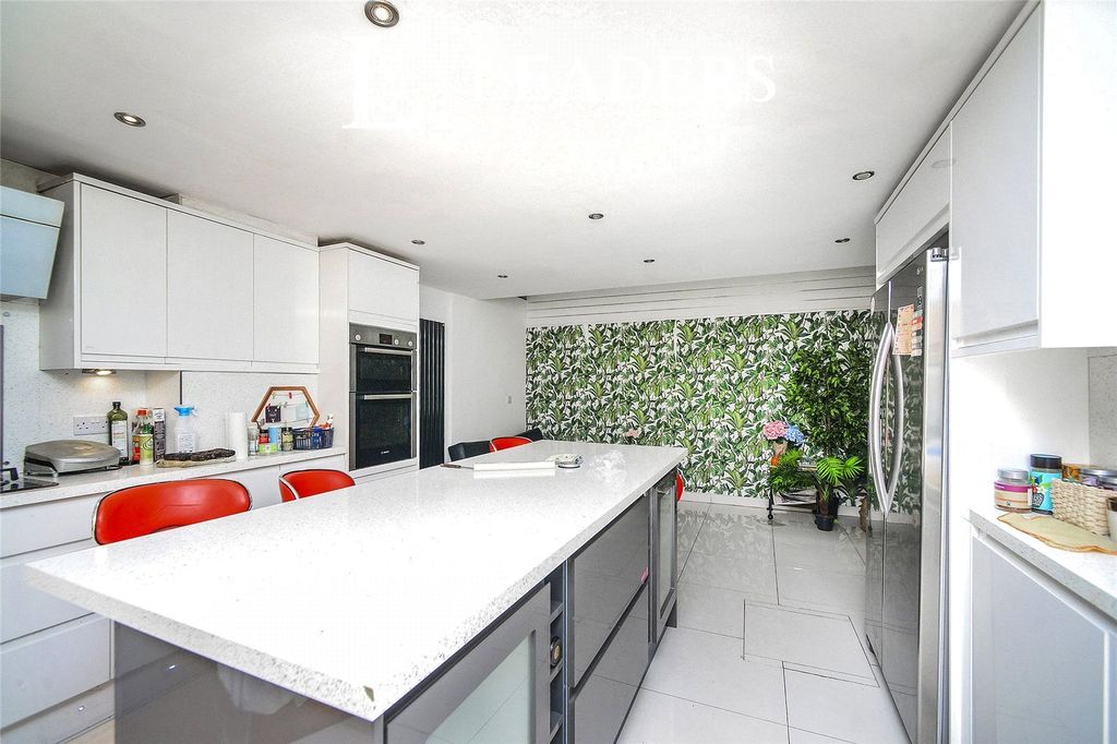 Property photo 3 of 6 Kitchen