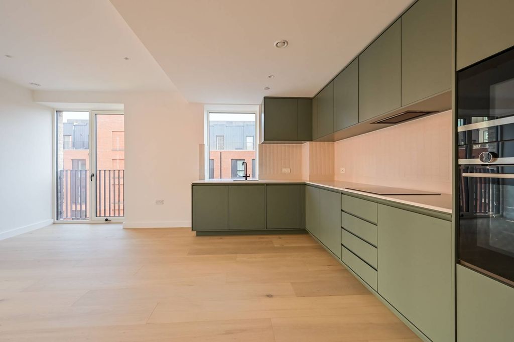 Property photo 1 of 33