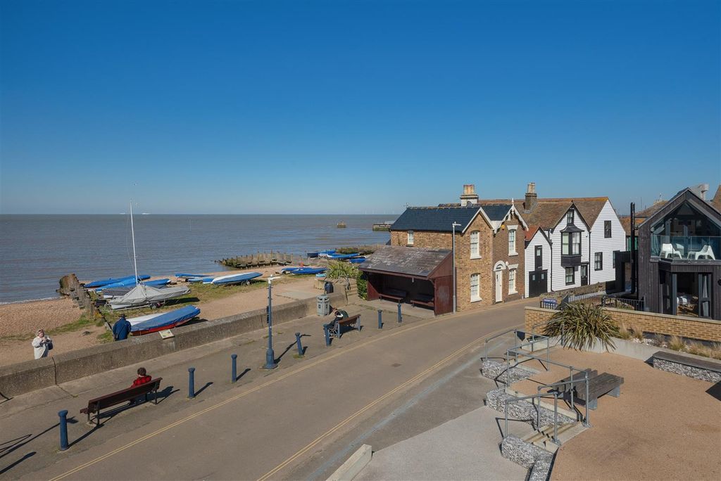 Property photo 1 of 23 Sea Wall, Whitstable