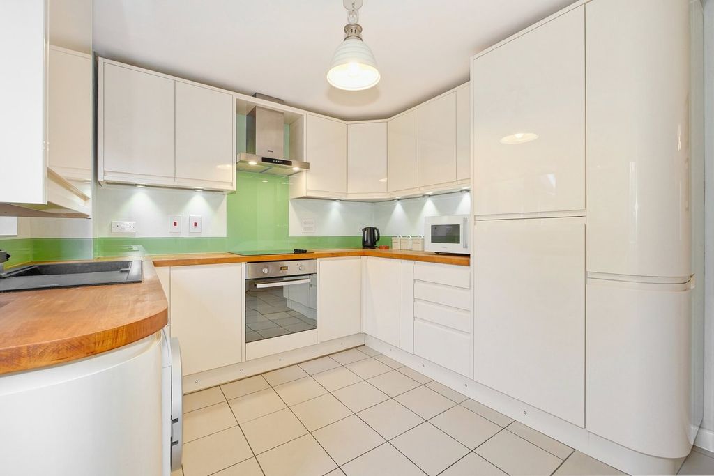 Property photo 2 of 22