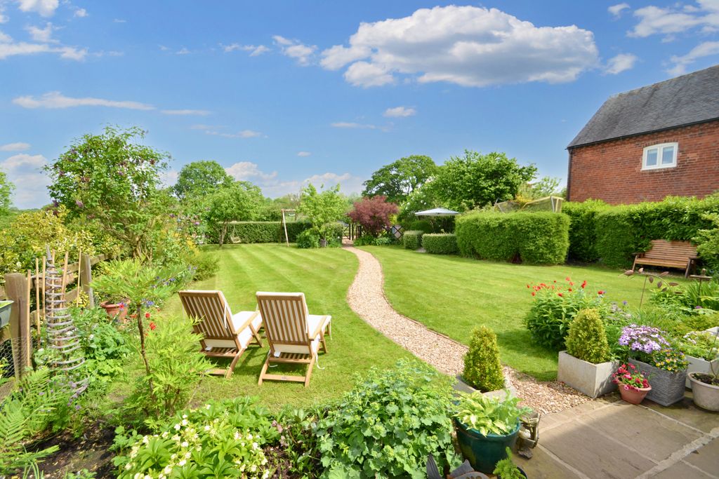 Property photo 2 of 34 Rear Garden