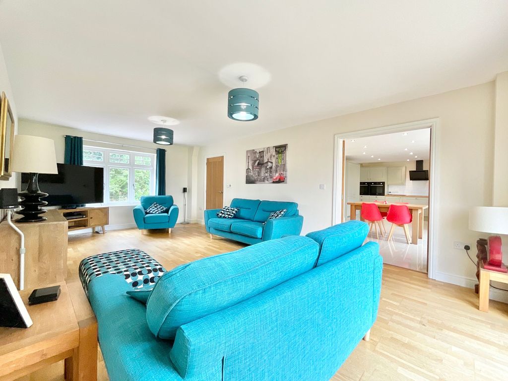 Property photo 2 of 33
