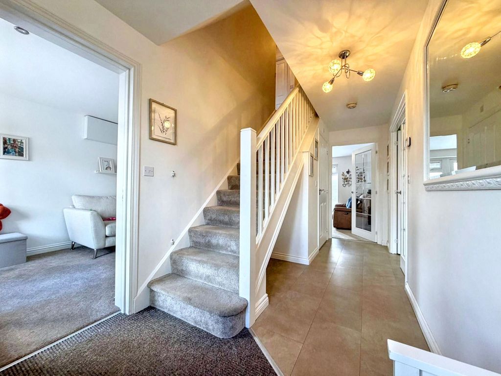 Property photo 3 of 32