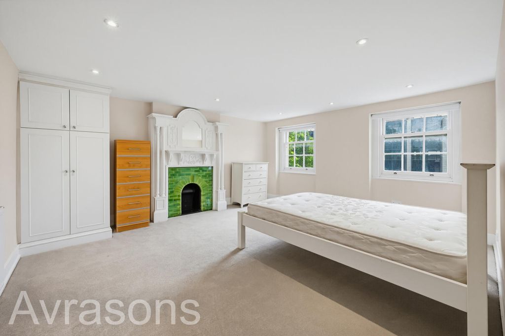 Property photo 1 of 11 Bedroom