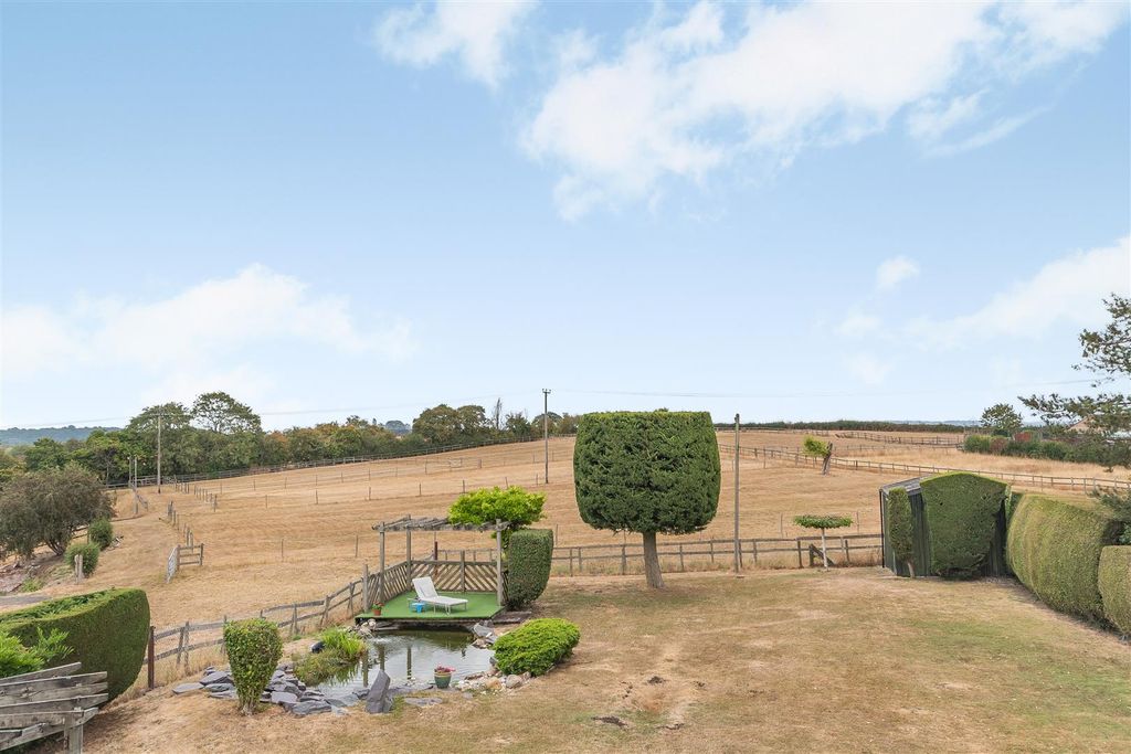Property photo 2 of 42 8702421-Exterior02.Jpg