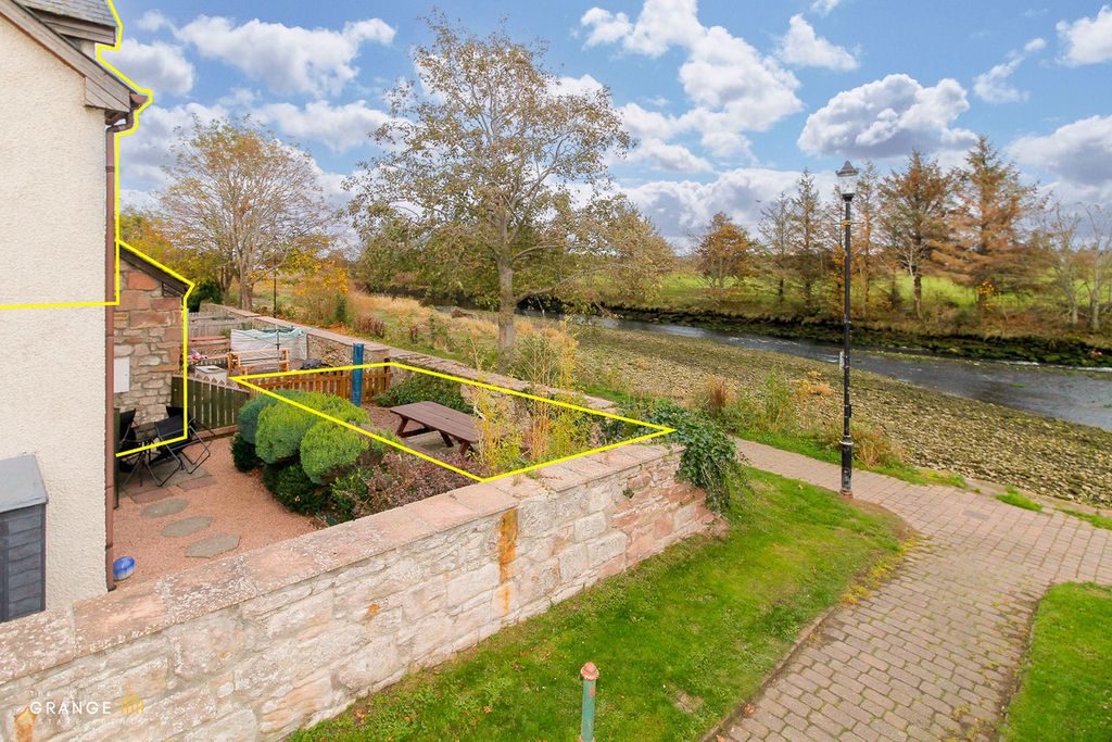 Property photo 3 of 28