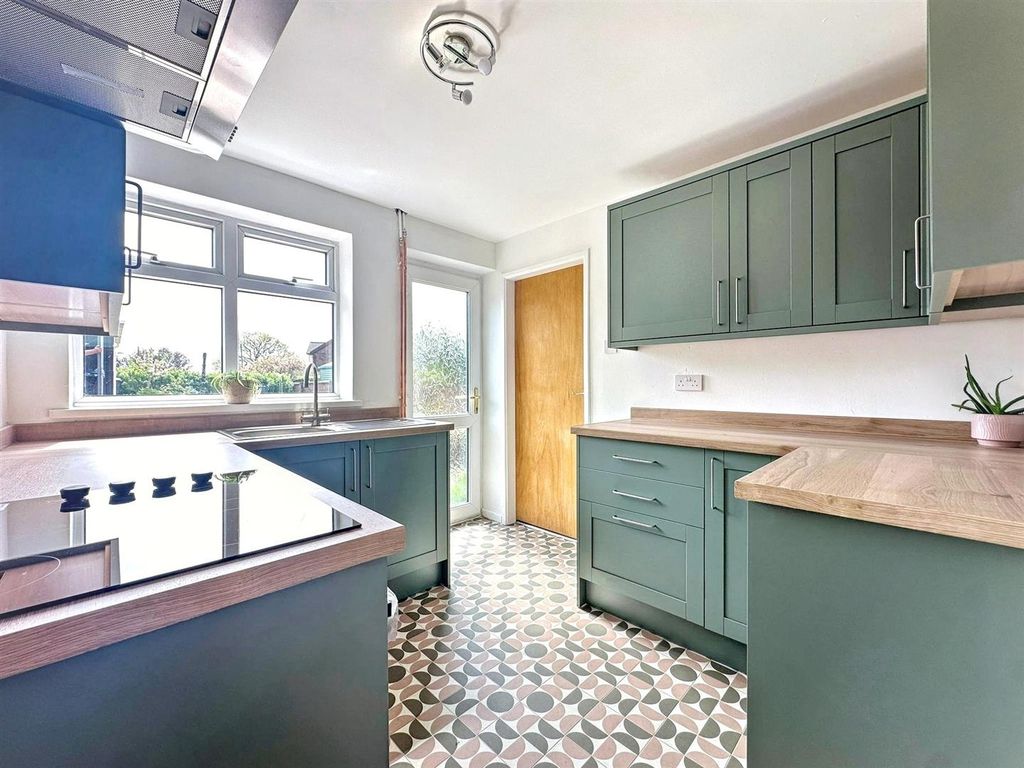 Property photo 3 of 21 Kitchen