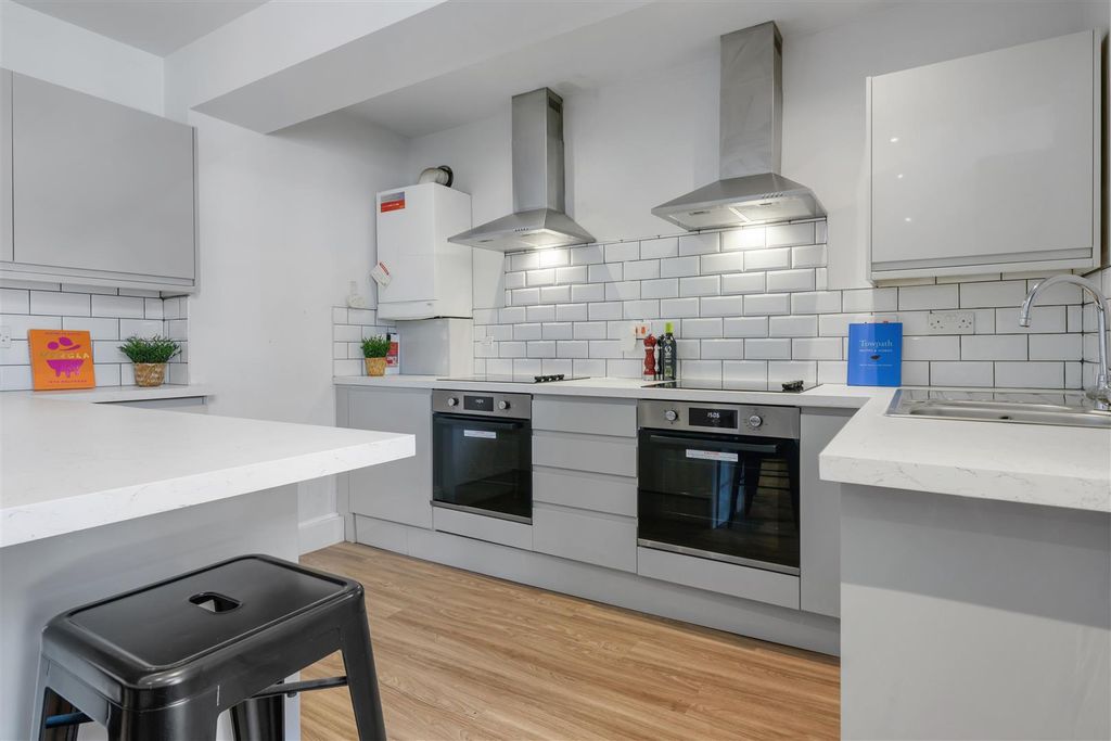 Property photo 1 of 16 2, 60 Talbot St-Hi-3.Jpg