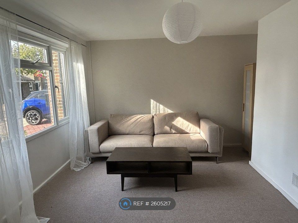 Property photo 2 of 11 Living Room