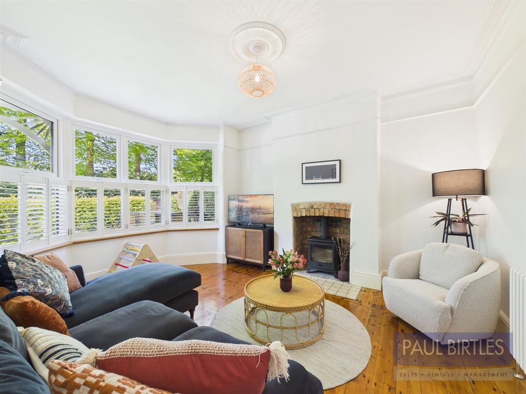 Property photo 3 of 30 Cam04378G0-Pr0341-Still022.Jpg