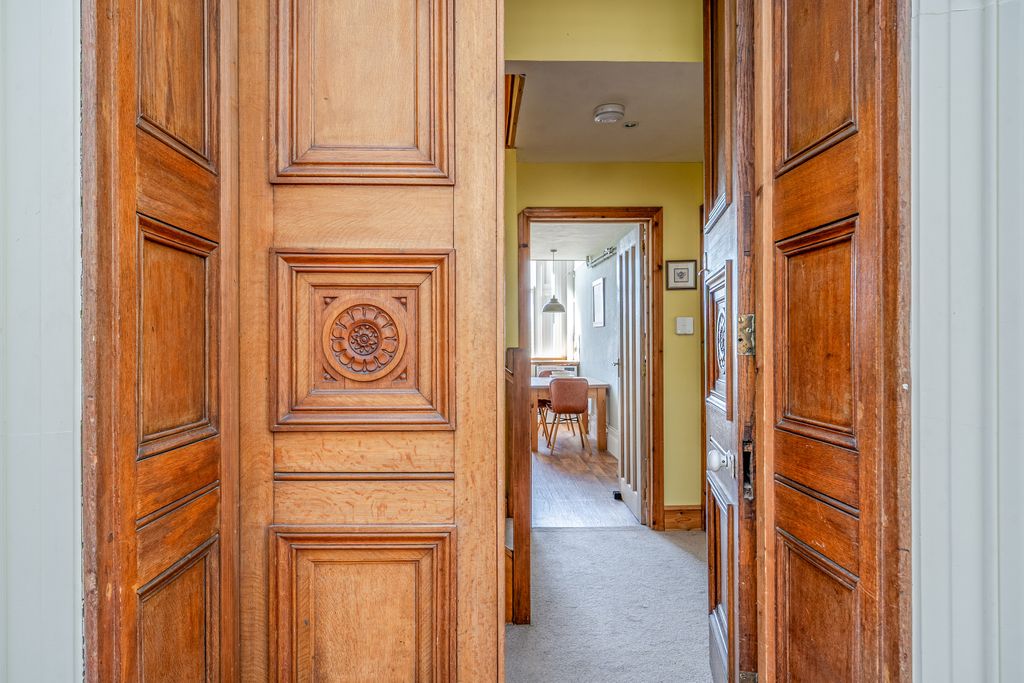 Property photo 3 of 27