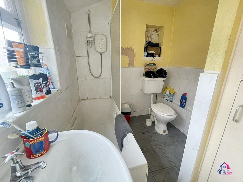 Property photo 3 of 13 Bathroom