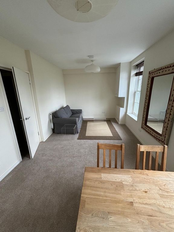Property photo 2 of 8 Gallery
