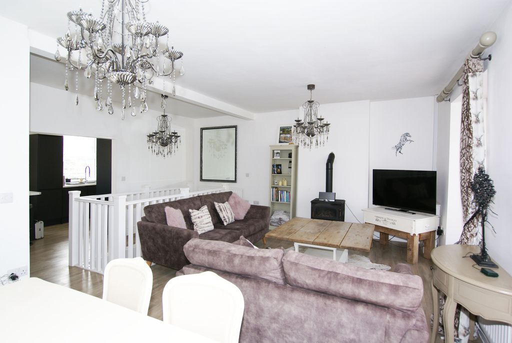 Property photo 2 of 15 70A Sit3