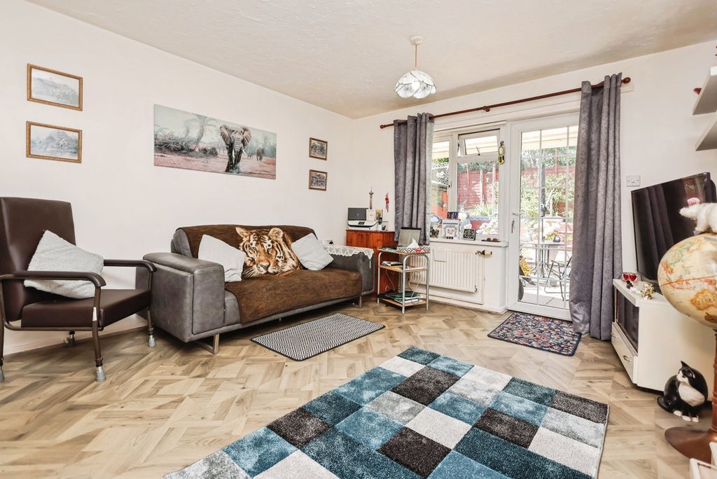 Property photo 3 of 16 Pbox-Img.Jpg