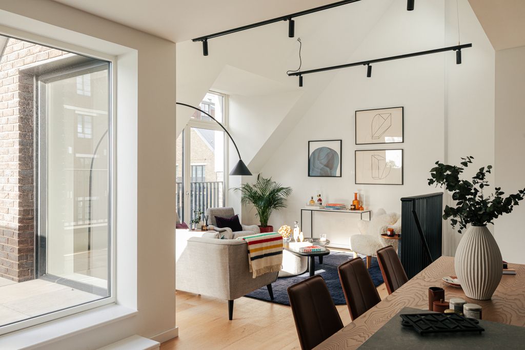 Property photo 1 of 34 Two Bedroom Apartments & Duplex At Goodluck Hope, E14