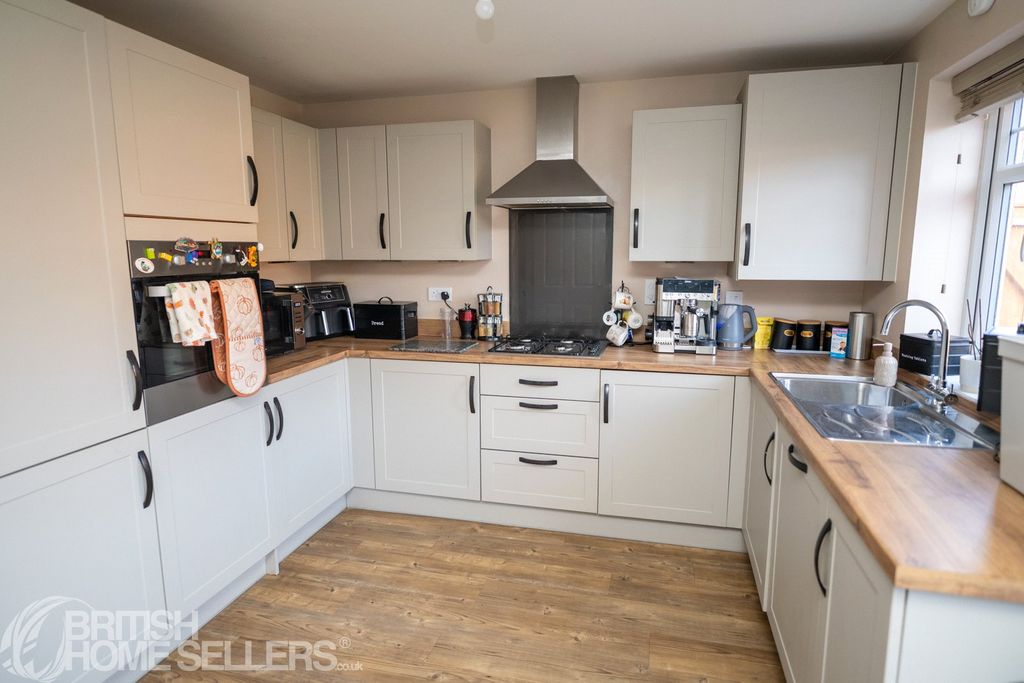 Property photo 2 of 13 Picture No. 02