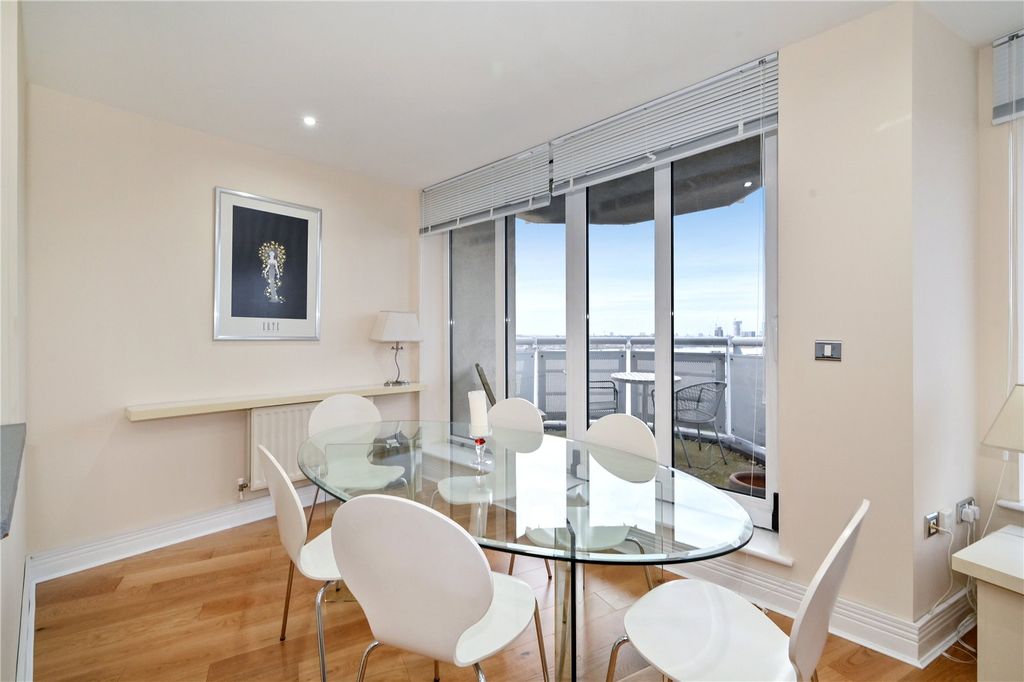 Property photo 3 of 14 Dining Area
