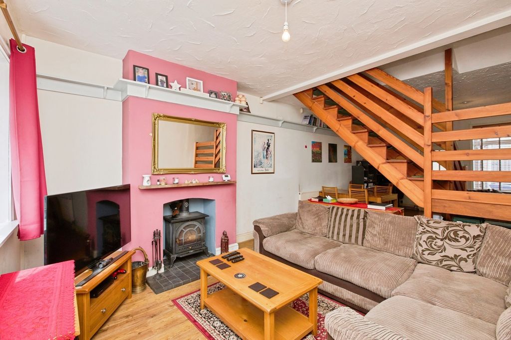 Property photo 3 of 17 Lounge Area