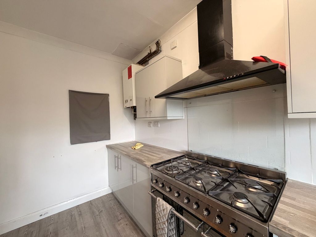 Property photo 3 of 28