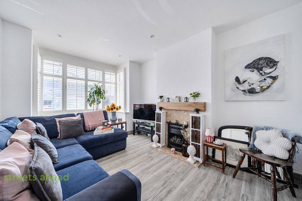 Property photo 2 of 24 15454Bb0-4297-43F...