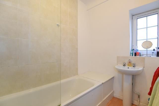 Property photo 2 of 10 Bathroom