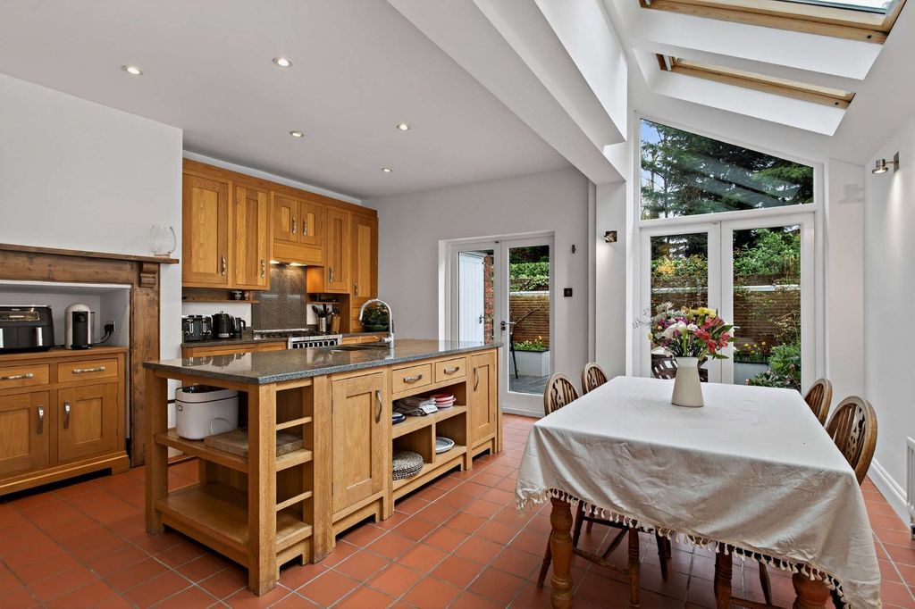 Property photo 2 of 12 Kitchen/Dining