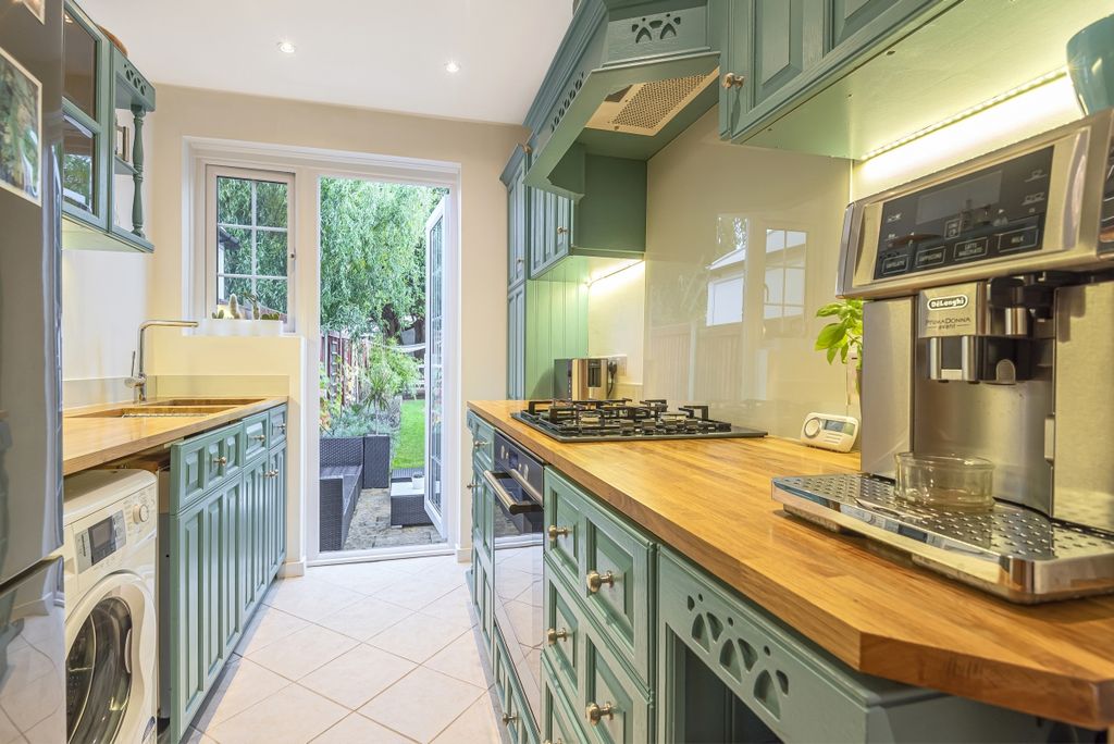 Property photo 2 of 6 Kitchen